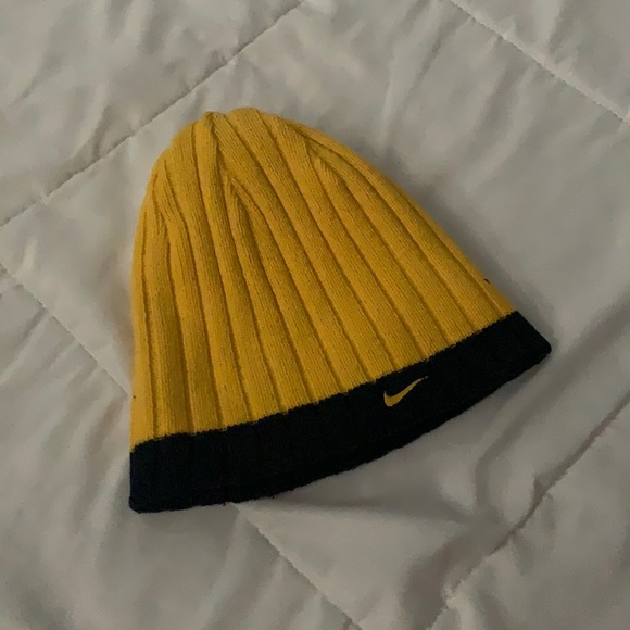 Nike winter hat blue and gold special edition uofM - Picture 2 of 2
